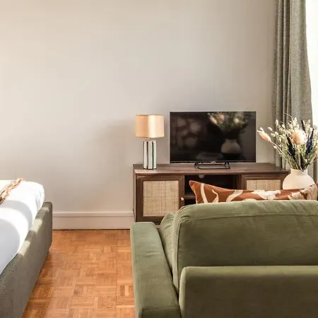 Under A Mobility Lease-luxembourg Apartment