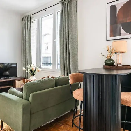 Under A Mobility Lease-luxembourg Apartment